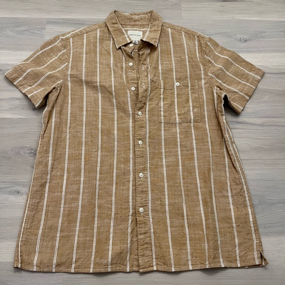 Set of Four Men’s name brand button up shirts. All size Large - Picture 2 of 5